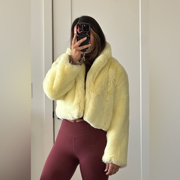 VICI NWT Yellow Faux Fur Jacket - Picture 3 of 7